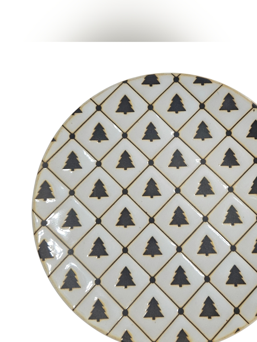 New 6" Round Stoneware Plate w/ Christmas Tree Pattern